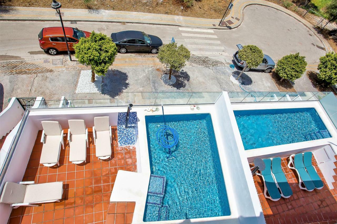 Luxury With Private Swimming Pool Apartemen Marbella