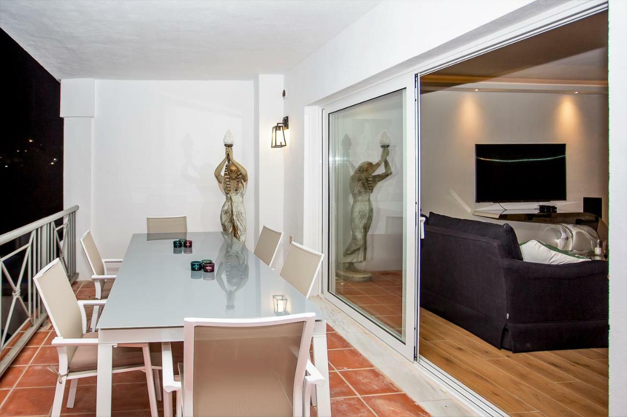 Luxury With Private Swimming Pool Apartemen *